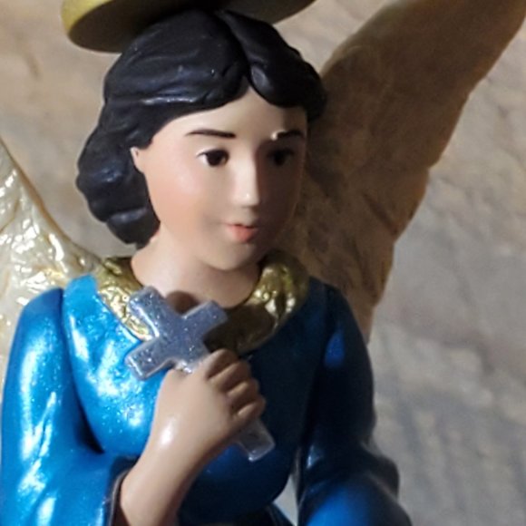 1999 Joyous Angel Ornament - Hallmark Keepsake - Feliz Navidad - Picture 4 of 6